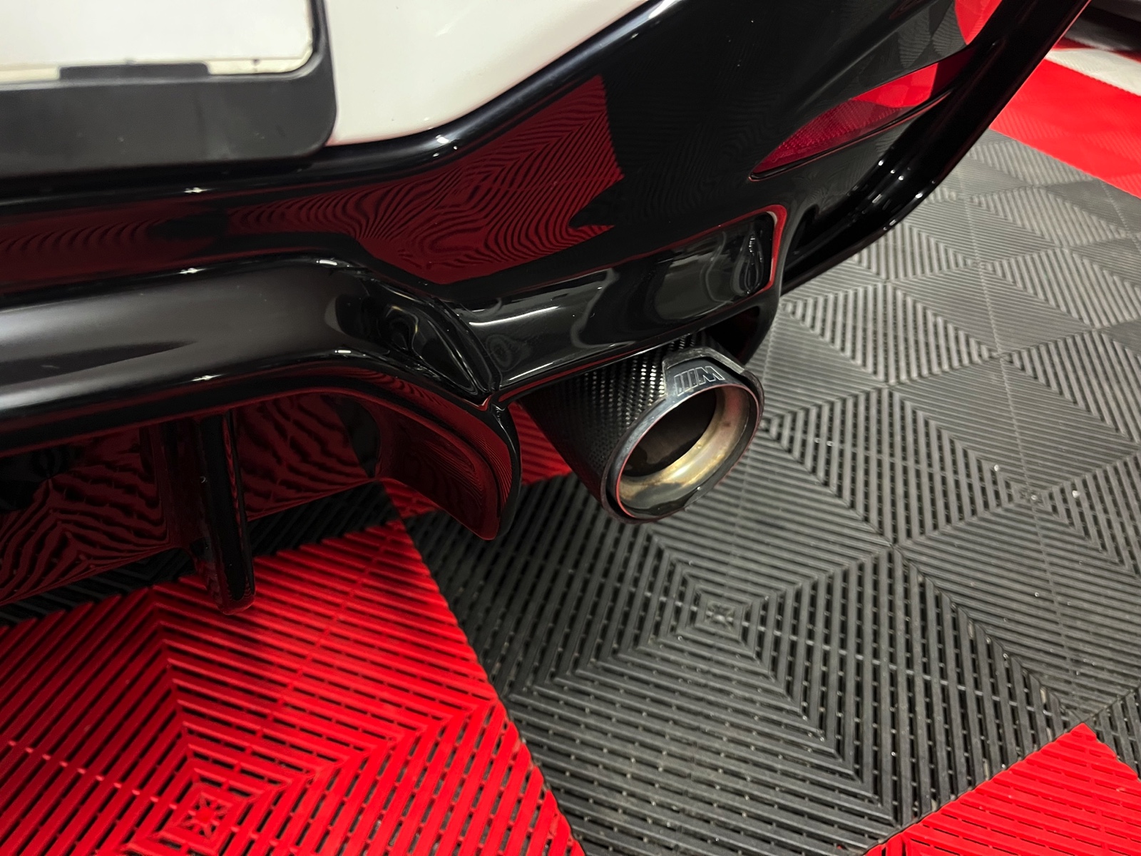 
								BMW M140i xDrive Steptronic en plein écran									