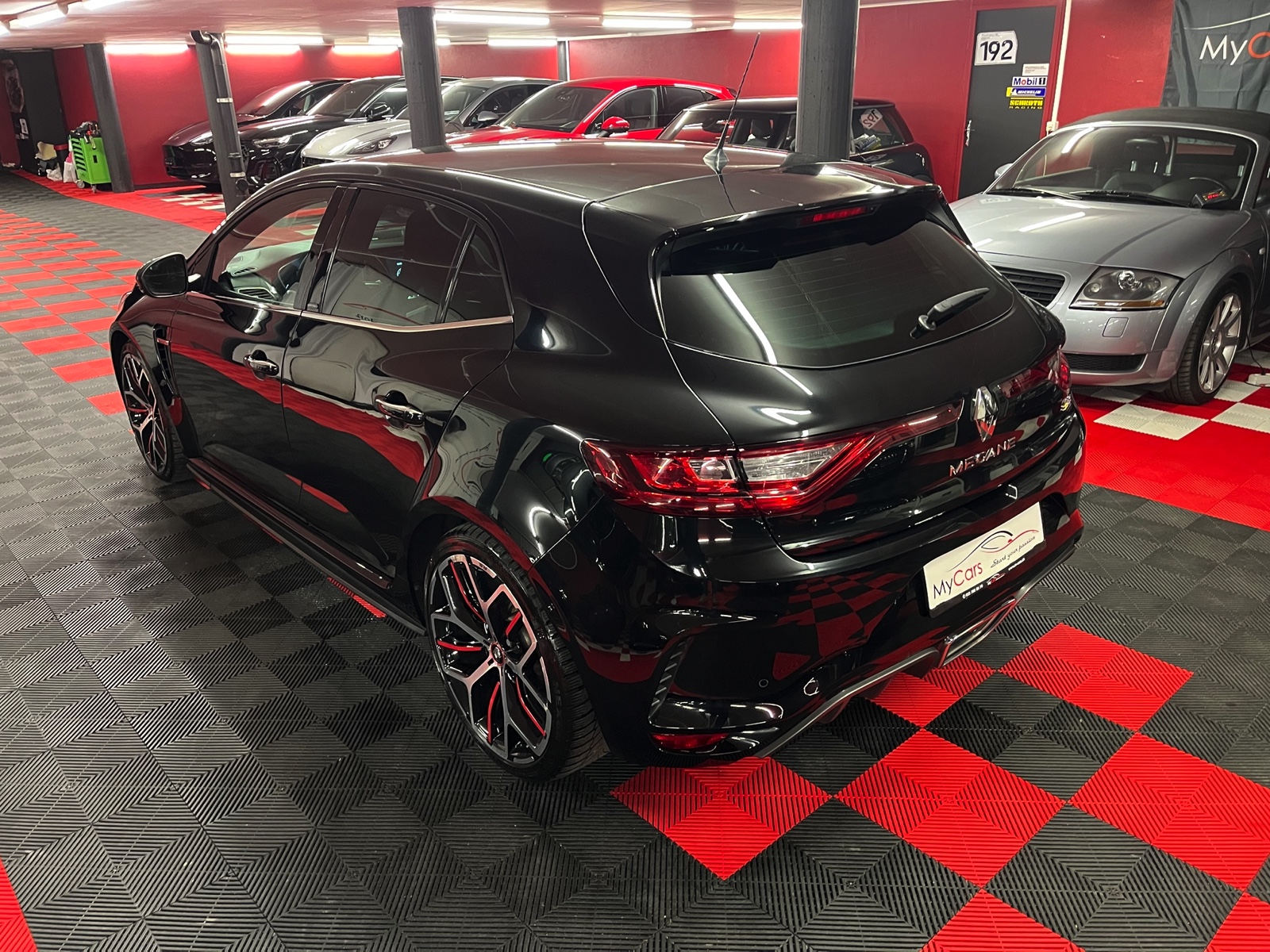 
								RENAULT Mégane Trophy 300 EDC en plein écran									