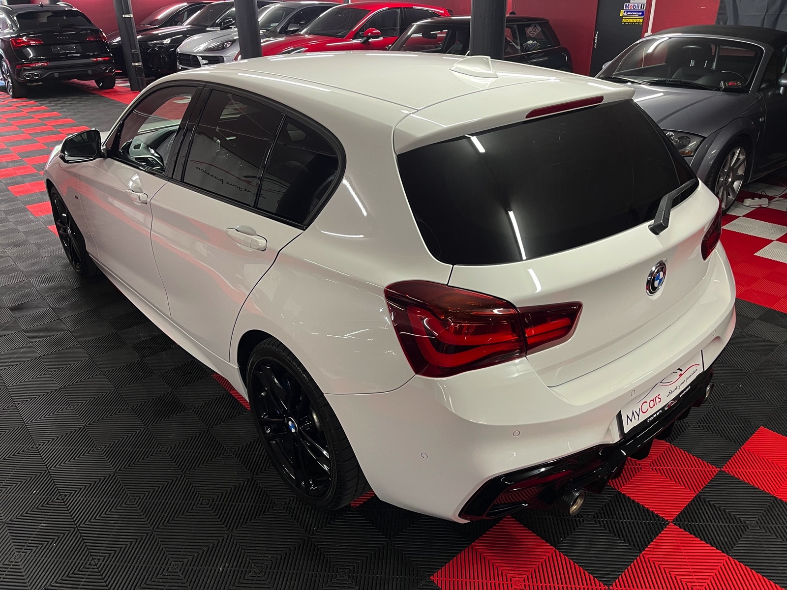 
								BMW M140i xDrive Steptronic en plein écran									