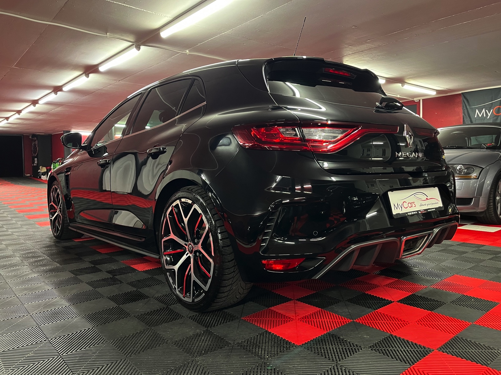 
								RENAULT Mégane Trophy 300 EDC en plein écran									