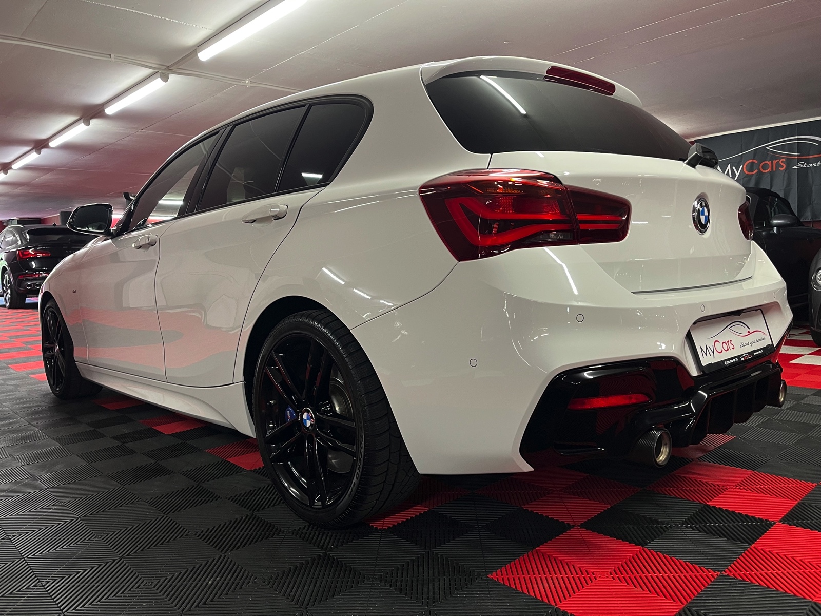 
								BMW M140i xDrive Steptronic en plein écran									