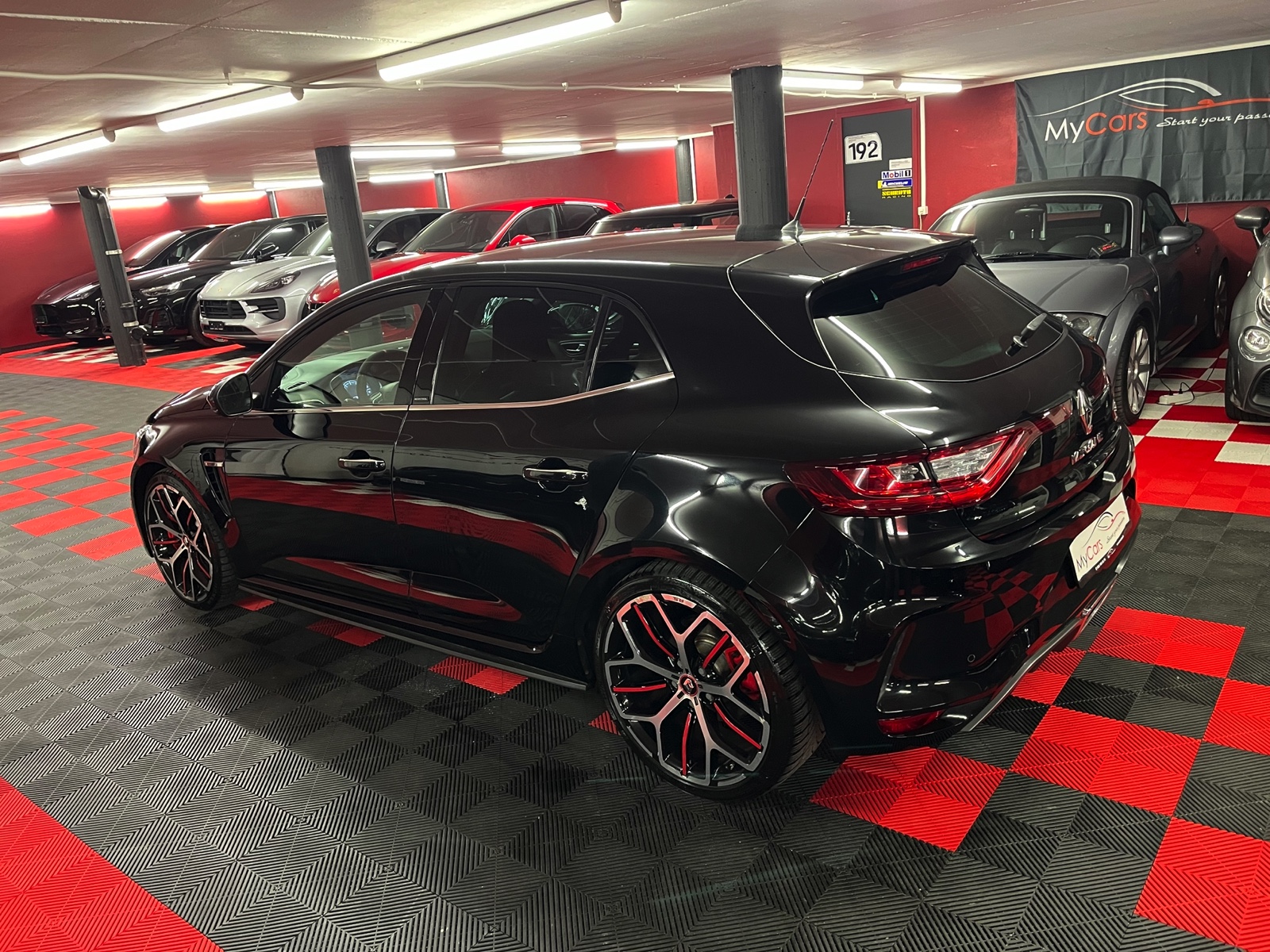 
								RENAULT Mégane Trophy 300 EDC en plein écran									