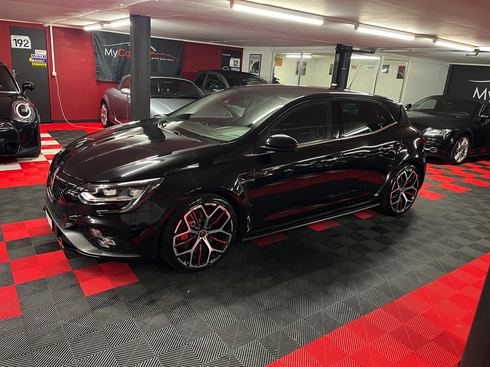 
								RENAULT Mégane Trophy 300 EDC en plein écran									