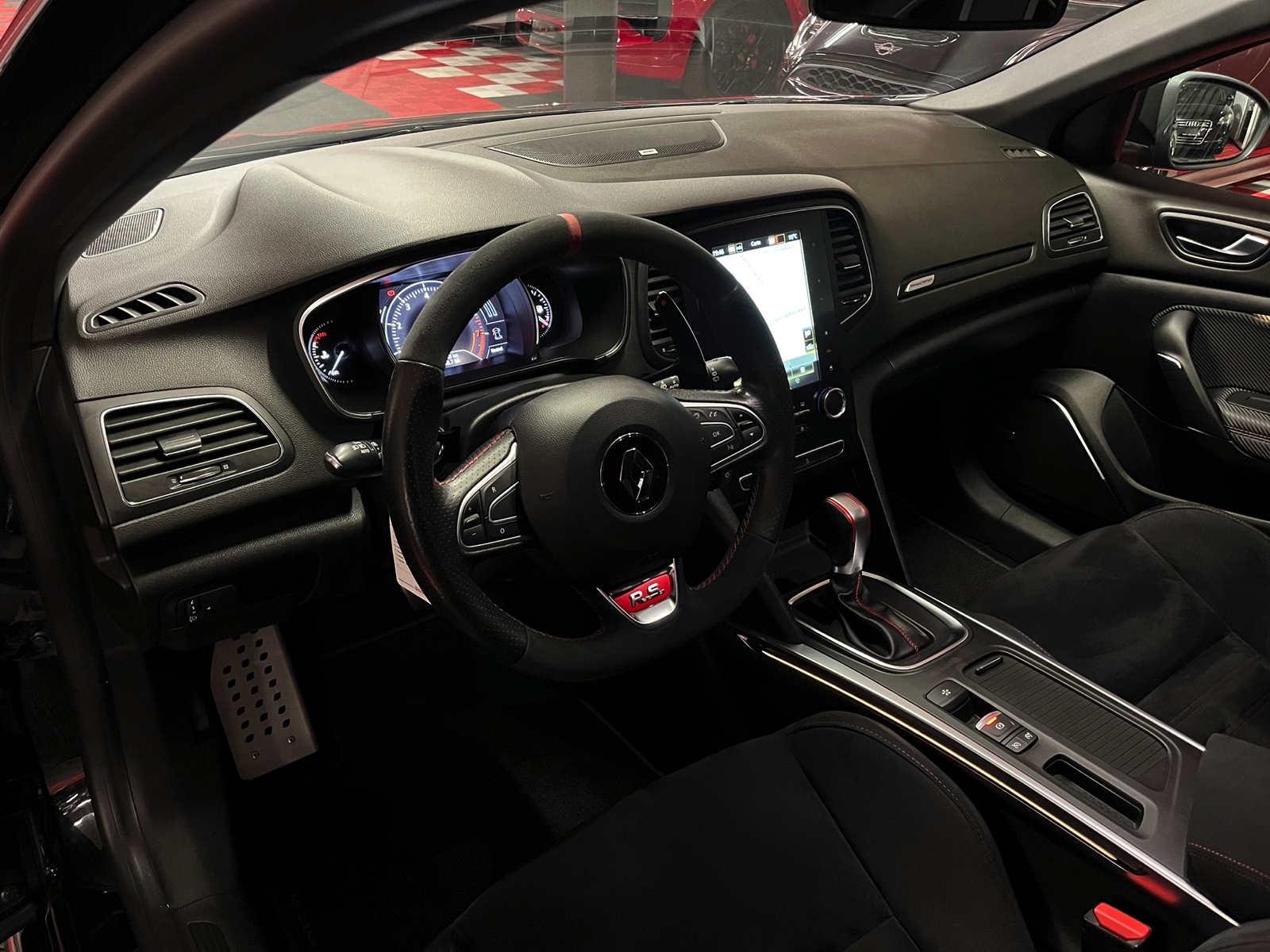 
								RENAULT Mégane Trophy 300 EDC en plein écran									