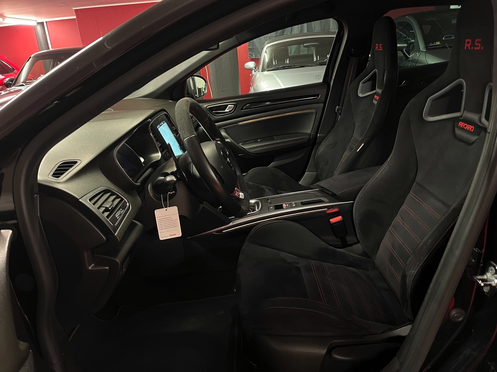 
								RENAULT Mégane Trophy 300 EDC en plein écran									