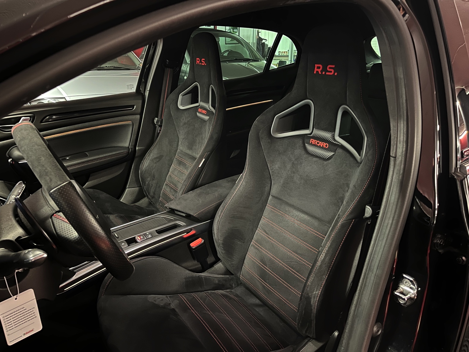 
								RENAULT Mégane Trophy 300 EDC en plein écran									