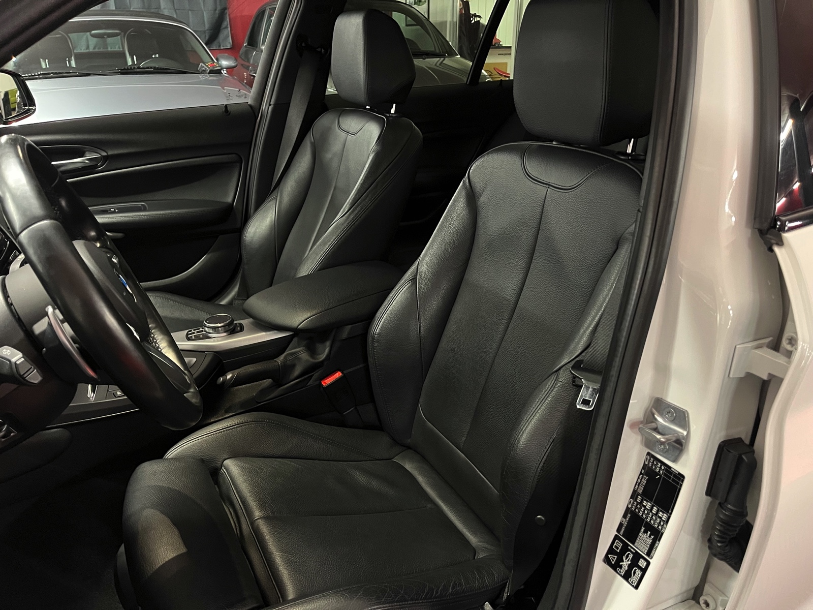 
								BMW M140i xDrive Steptronic en plein écran									