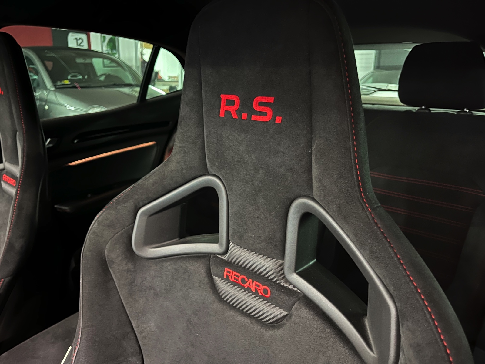 
								RENAULT Mégane Trophy 300 EDC en plein écran									