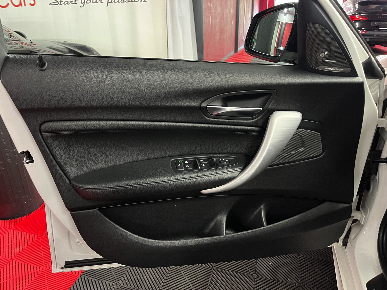 
								BMW M140i xDrive Steptronic en plein écran									