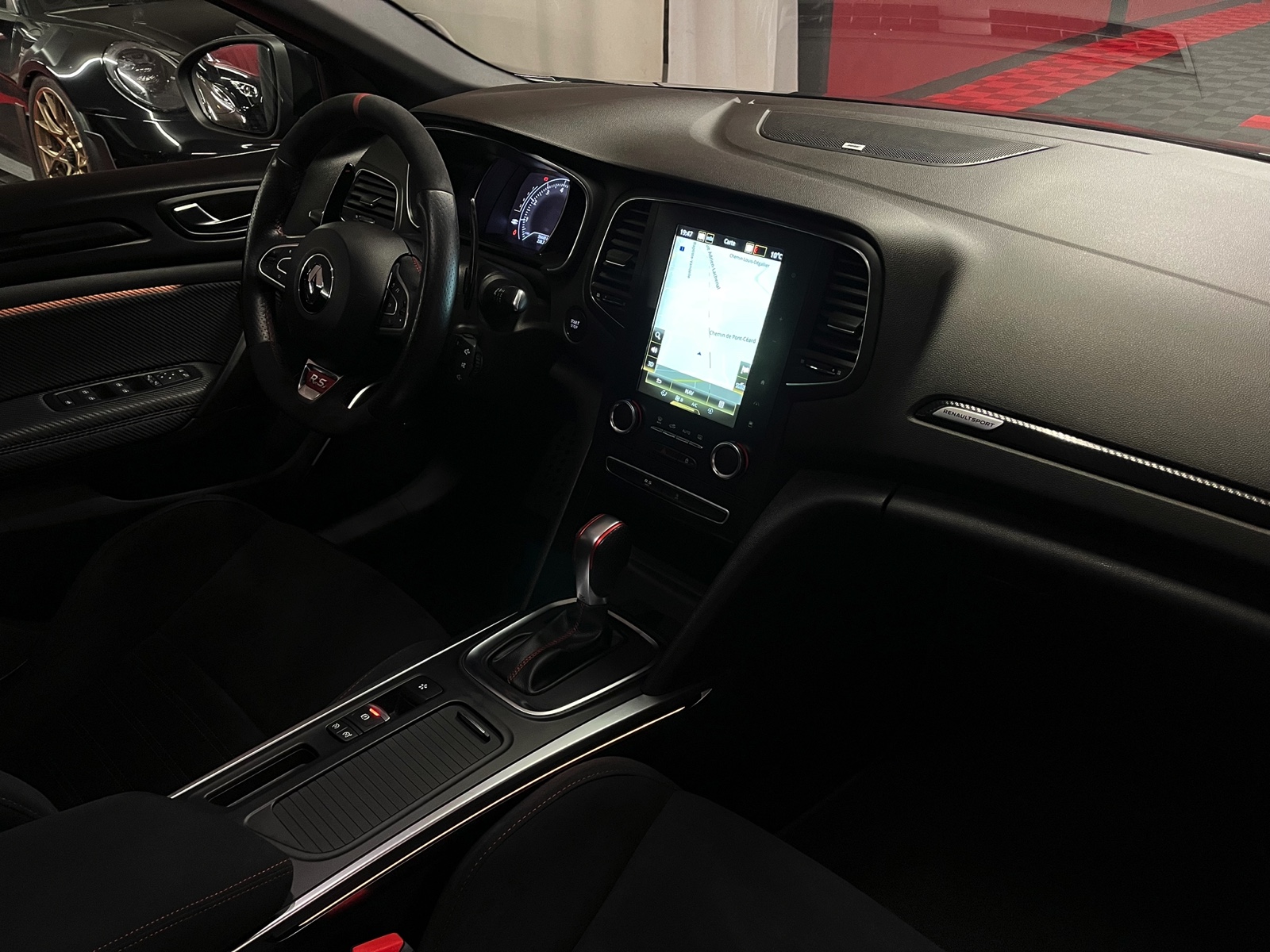 
								RENAULT Mégane Trophy 300 EDC en plein écran									