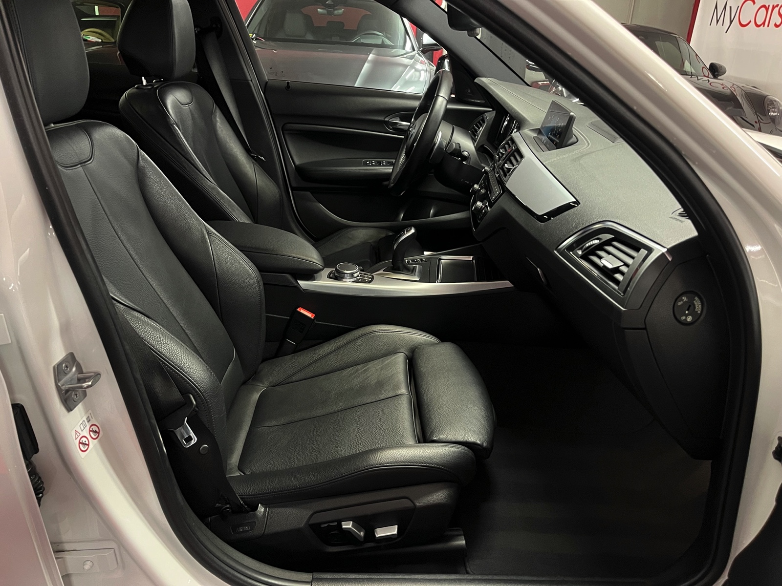 
								BMW M140i xDrive Steptronic en plein écran									