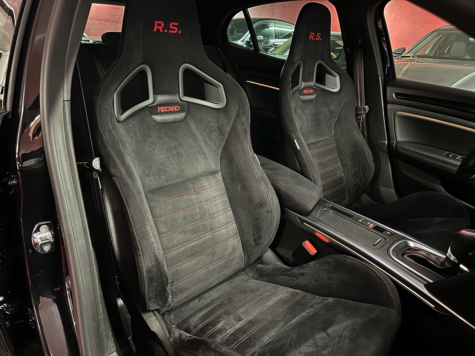 
								RENAULT Mégane Trophy 300 EDC en plein écran									