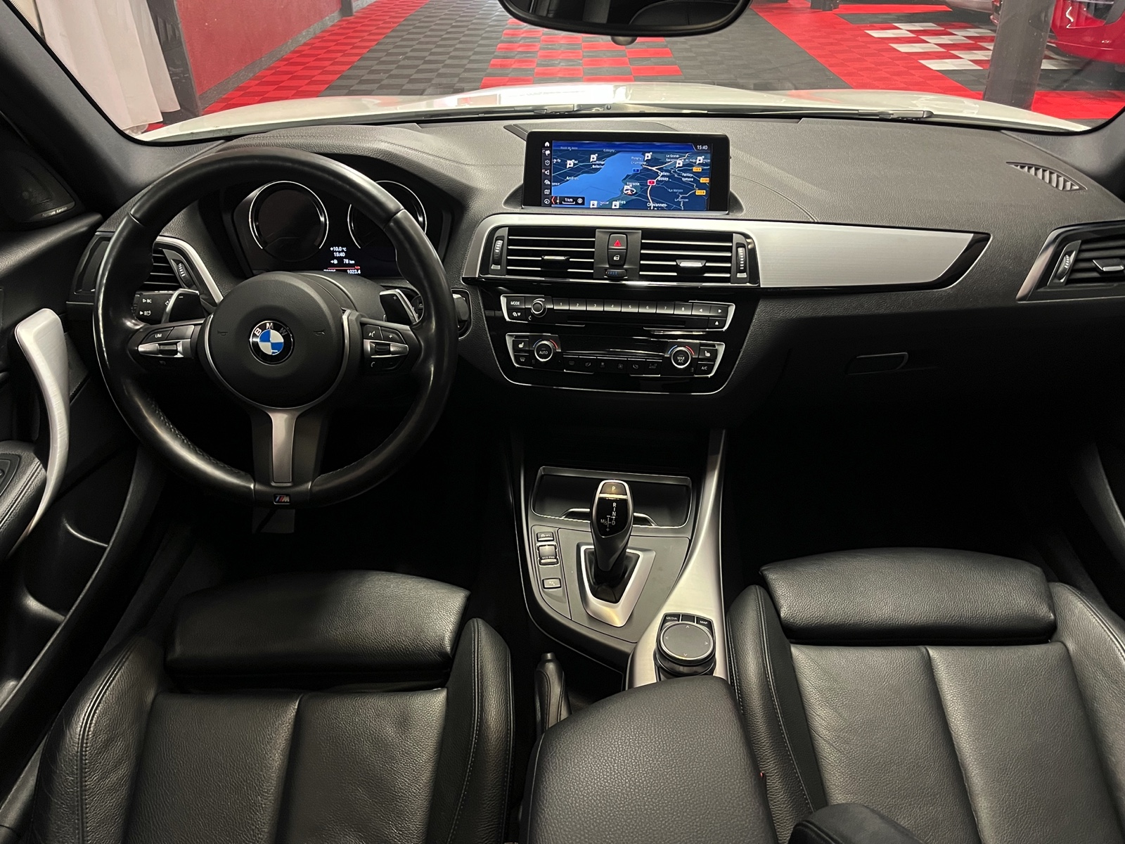 
								BMW M140i xDrive Steptronic en plein écran									