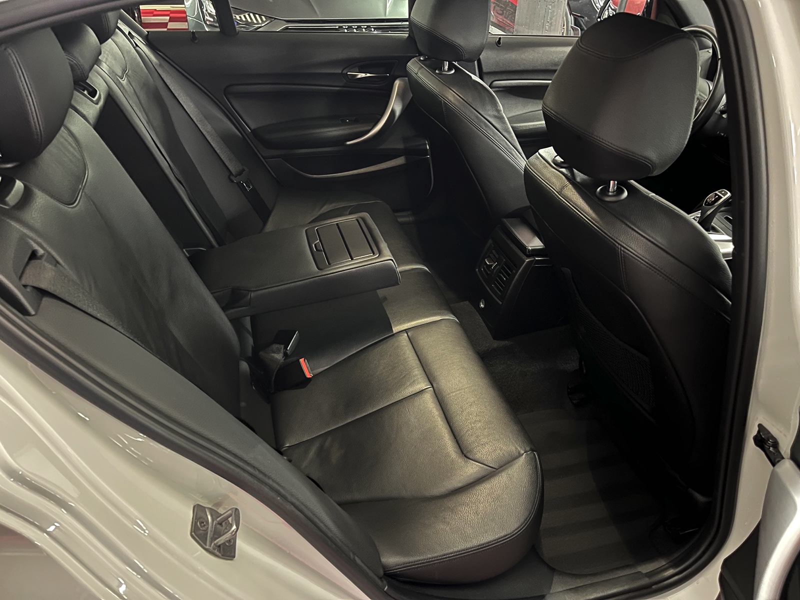 
								BMW M140i xDrive Steptronic en plein écran									