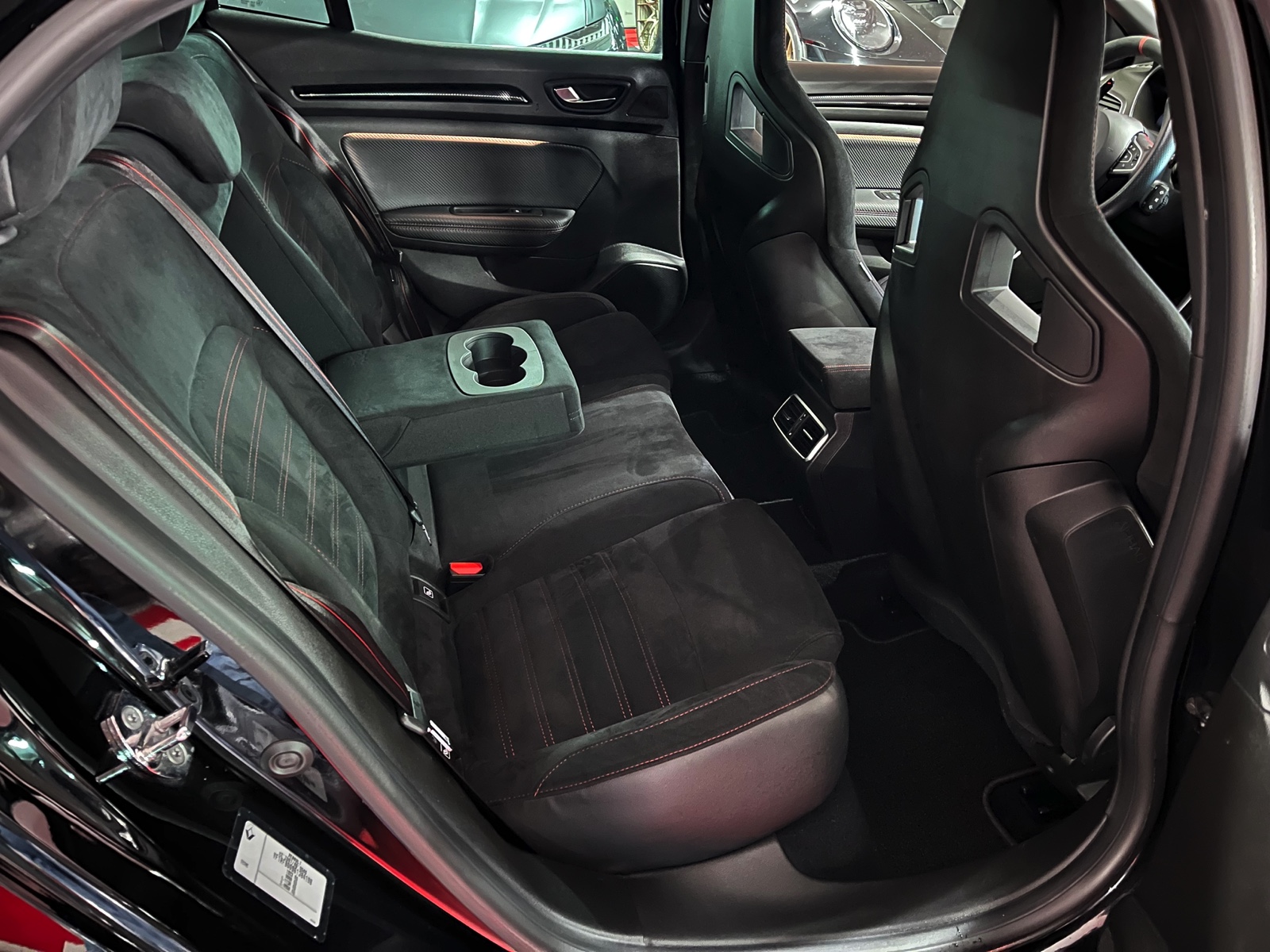 
								RENAULT Mégane Trophy 300 EDC en plein écran									