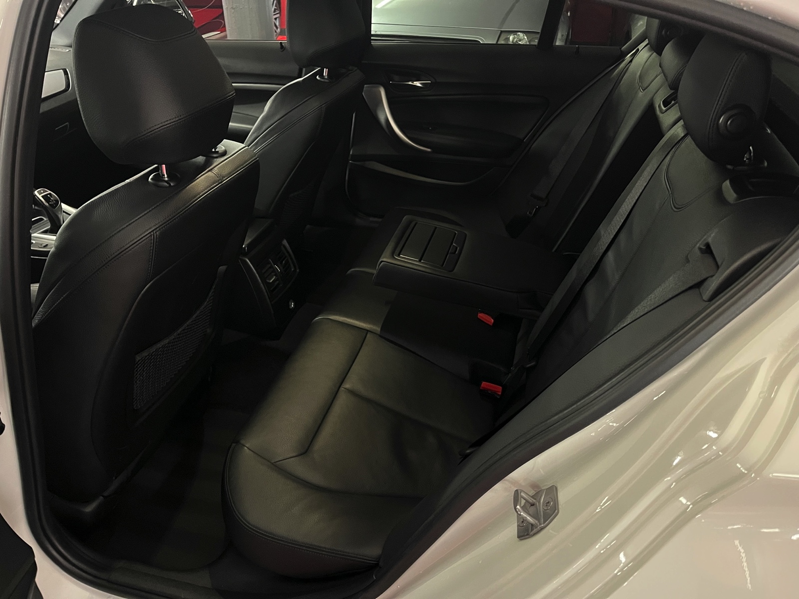 
								BMW M140i xDrive Steptronic en plein écran									