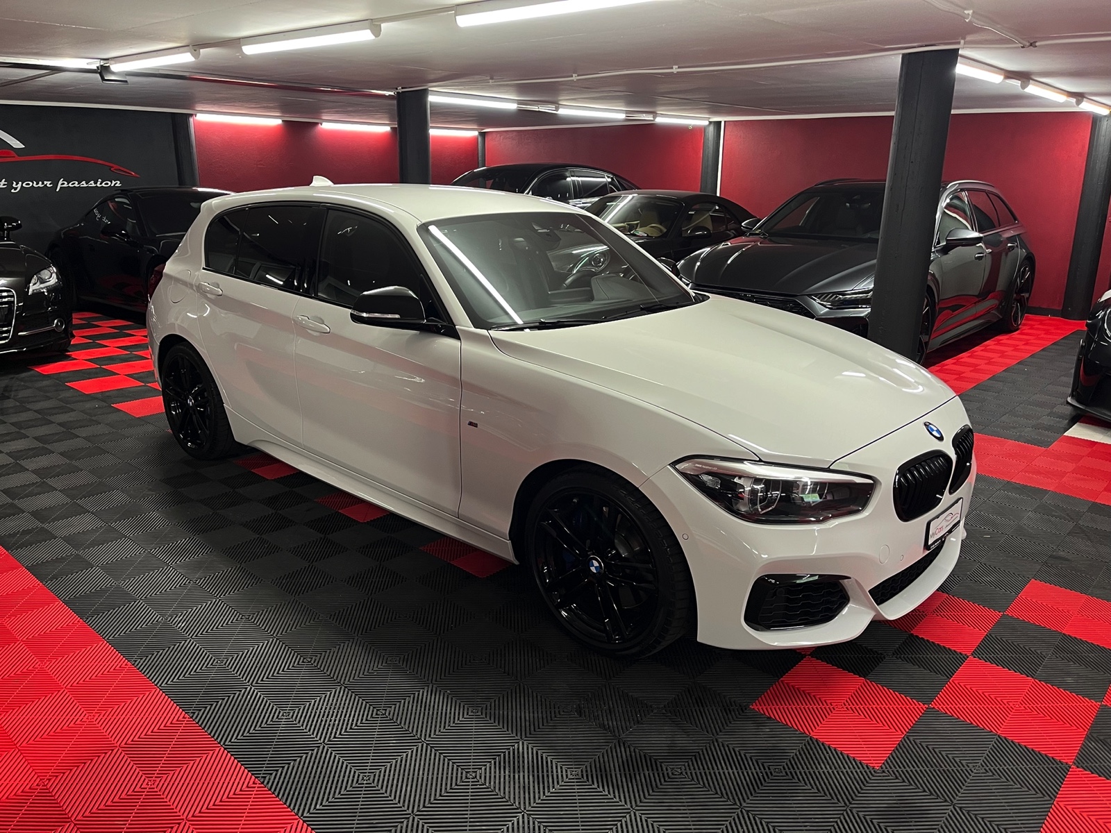 
								BMW M140i xDrive Steptronic en plein écran									