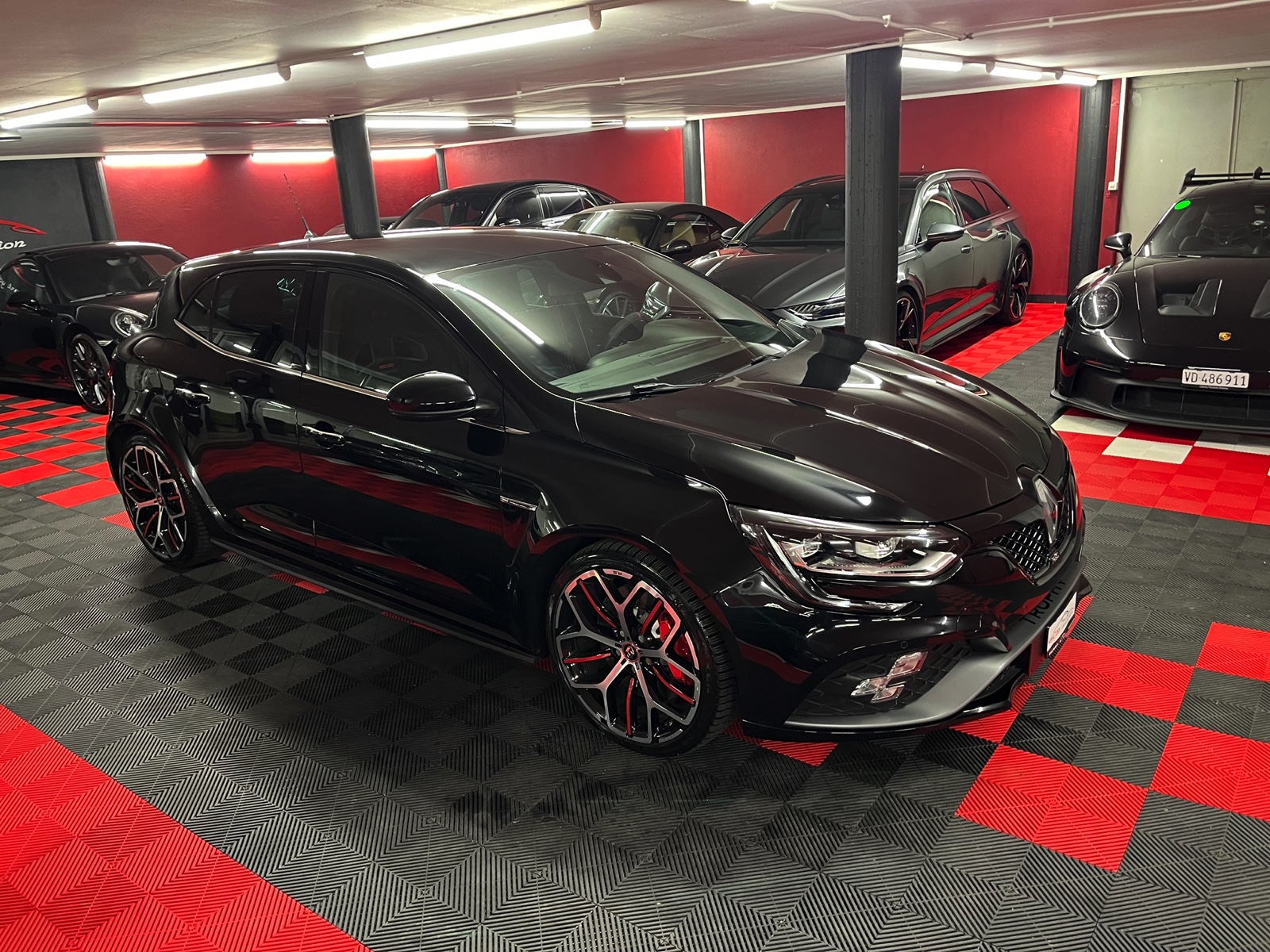 
								RENAULT Mégane Trophy 300 EDC en plein écran									