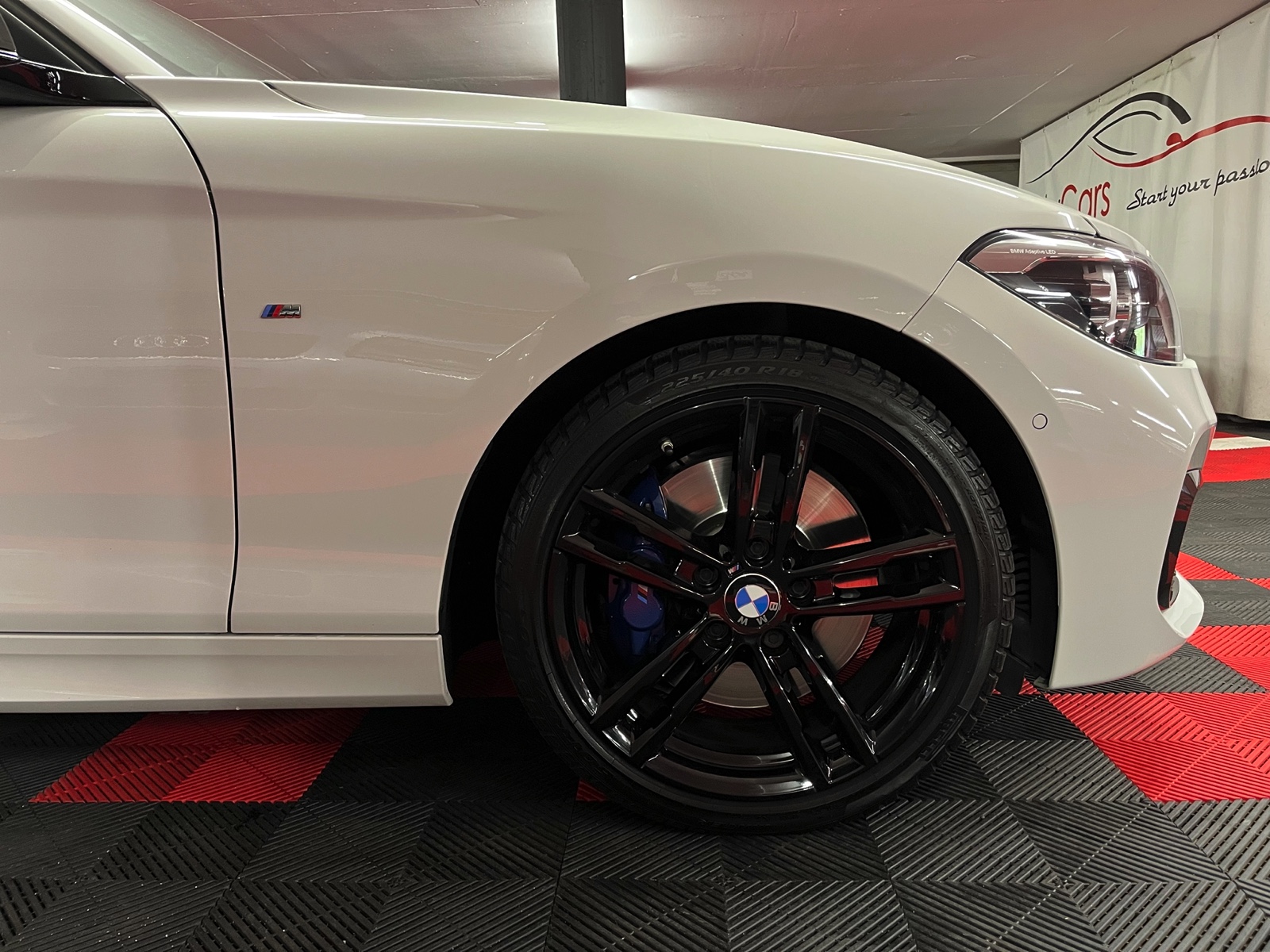 
								BMW M140i xDrive Steptronic en plein écran									