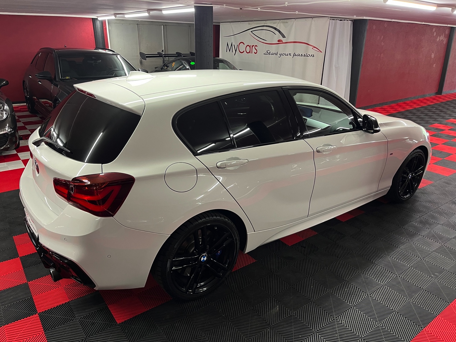 
								BMW M140i xDrive Steptronic en plein écran									