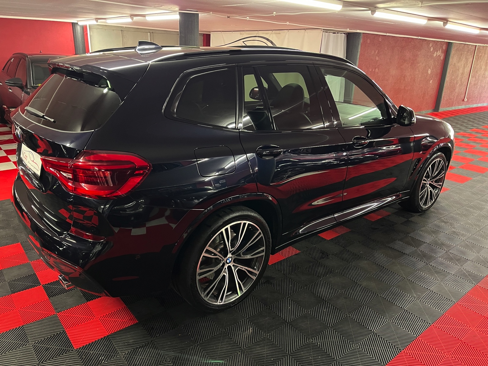 
								BMW X3 xDrive 30d M Sport Steptronic en plein écran									