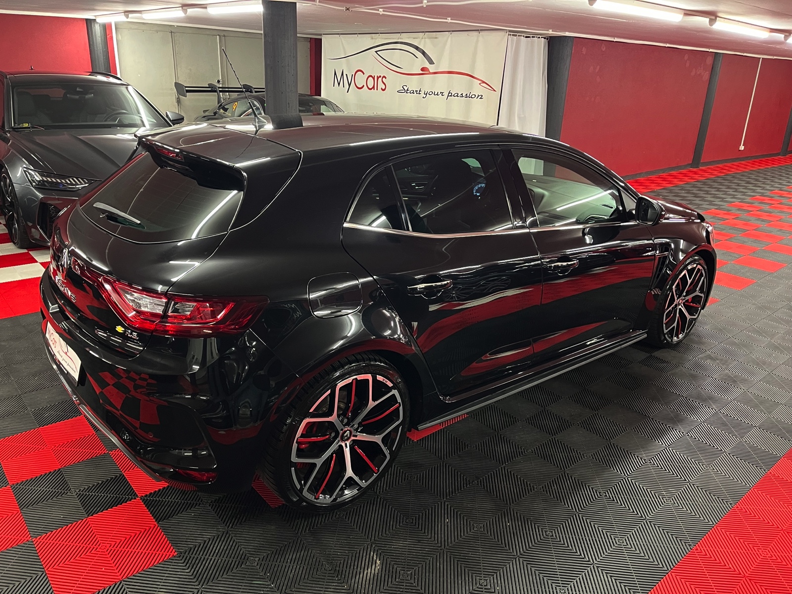 
								RENAULT Mégane Trophy 300 EDC en plein écran									