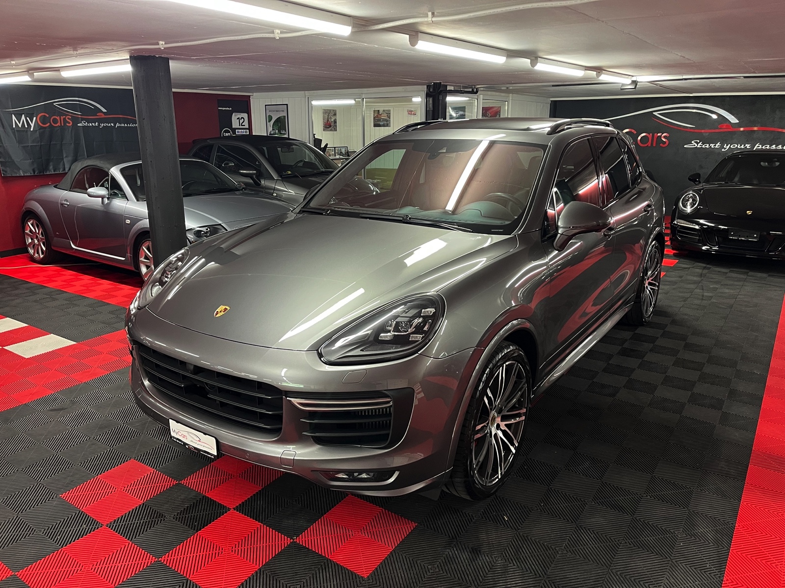 PORSCHE Cayenne GTS