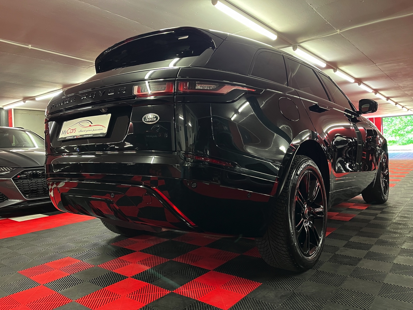 
								LAND ROVER Range Rover Velar R-Dynamic P 250 SE Automatic en plein écran									