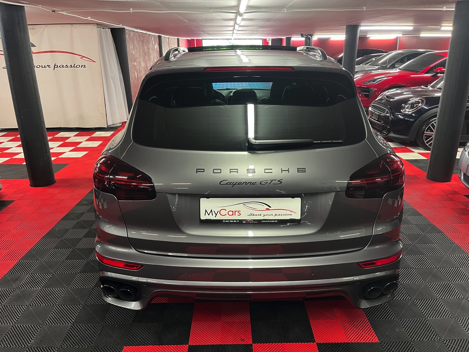 
								PORSCHE Cayenne GTS en plein écran									