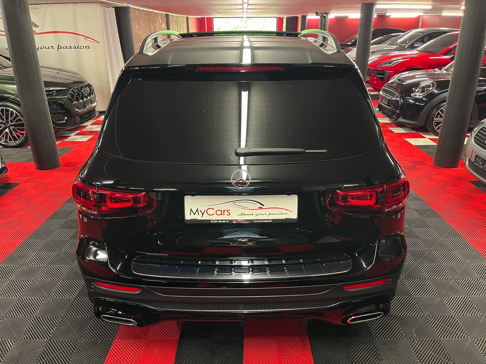 
								MERCEDES-BENZ GLB 250 4Matic AMG Line 8G-Tronic en plein écran									