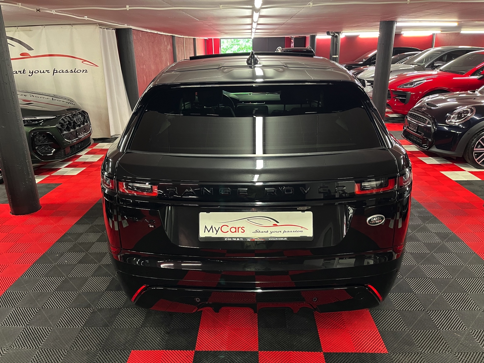 
								LAND ROVER Range Rover Velar R-Dynamic P 250 SE Automatic en plein écran									
