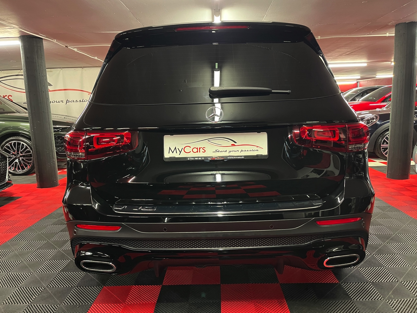 
								MERCEDES-BENZ GLB 250 4Matic AMG Line 8G-Tronic en plein écran									
