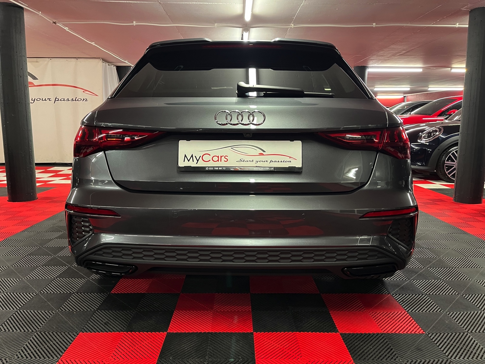 
								AUDI A3 Sportback 35 TFSI S line S-tronic en plein écran									