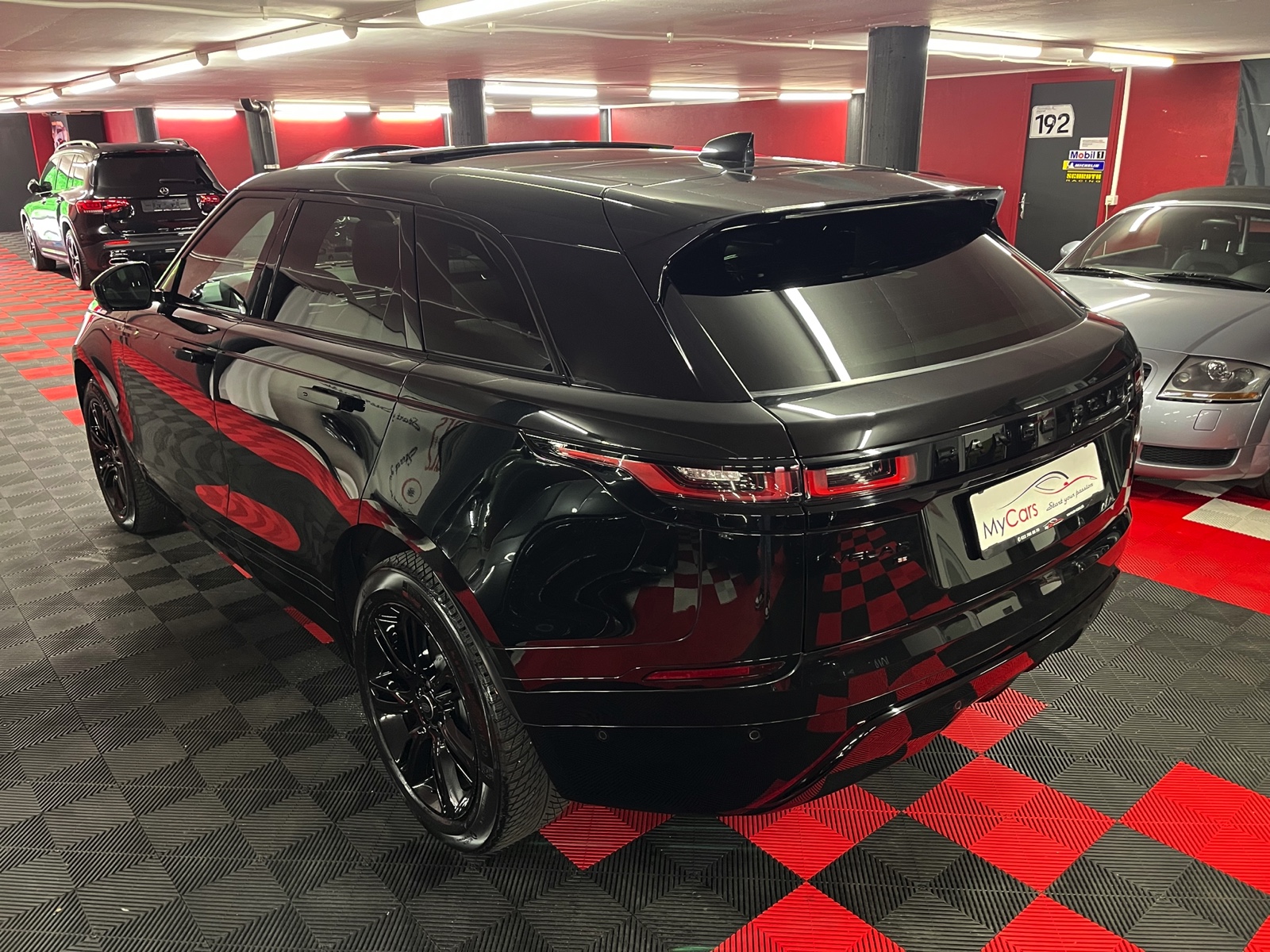
								LAND ROVER Range Rover Velar R-Dynamic P 250 SE Automatic en plein écran									