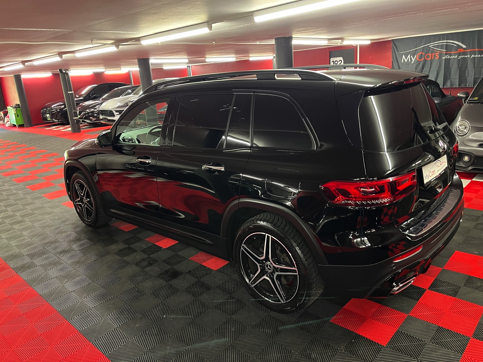 
								MERCEDES-BENZ GLB 250 4Matic AMG Line 8G-Tronic en plein écran									