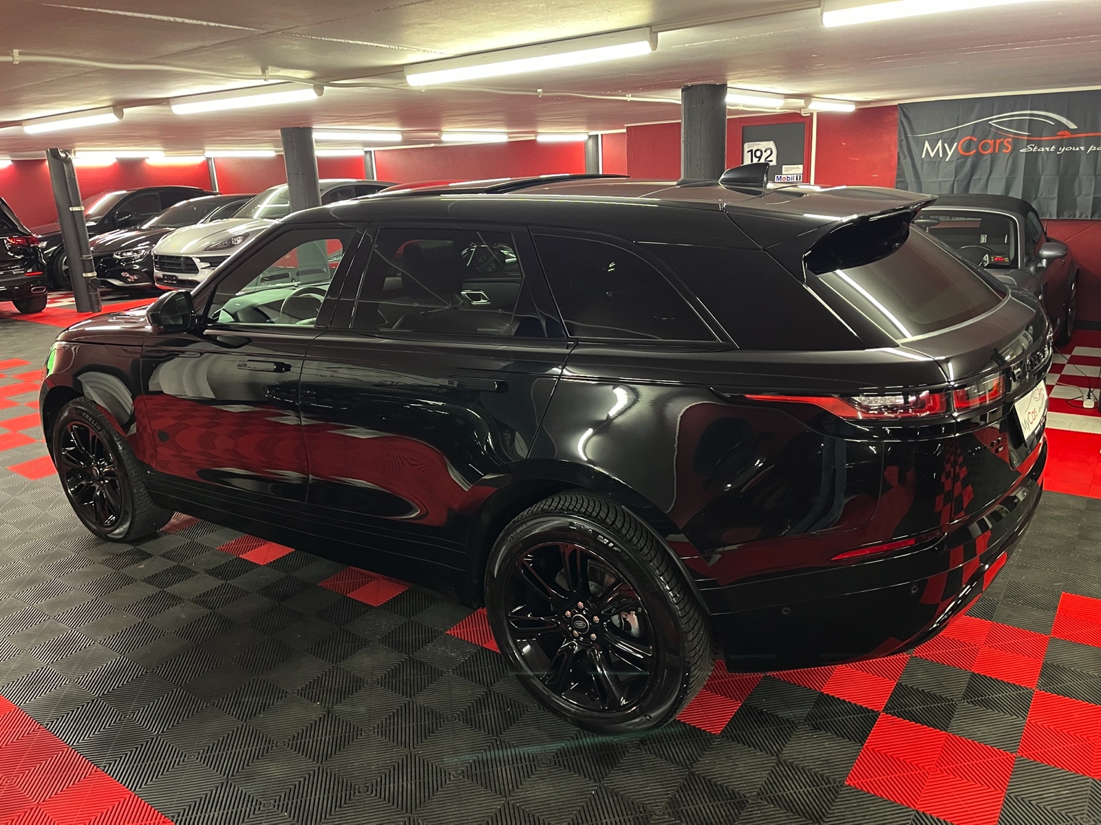 
								LAND ROVER Range Rover Velar R-Dynamic P 250 SE Automatic en plein écran									