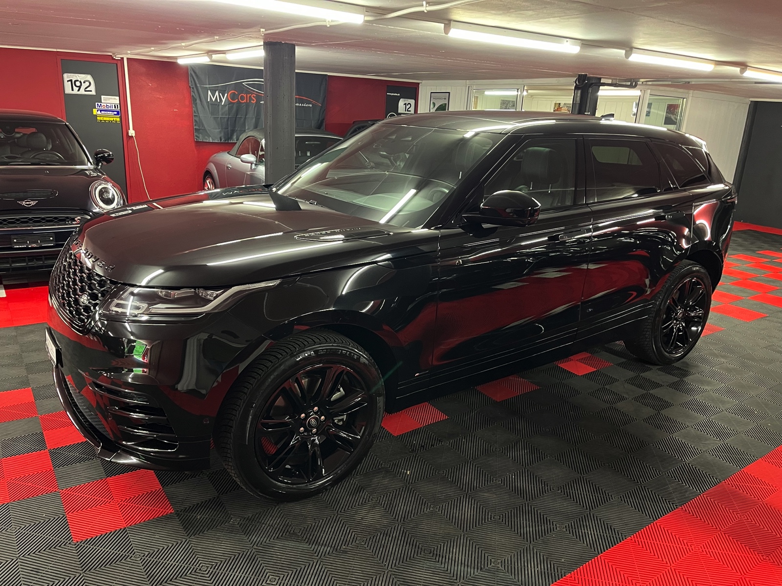 
								LAND ROVER Range Rover Velar R-Dynamic P 250 SE Automatic en plein écran									