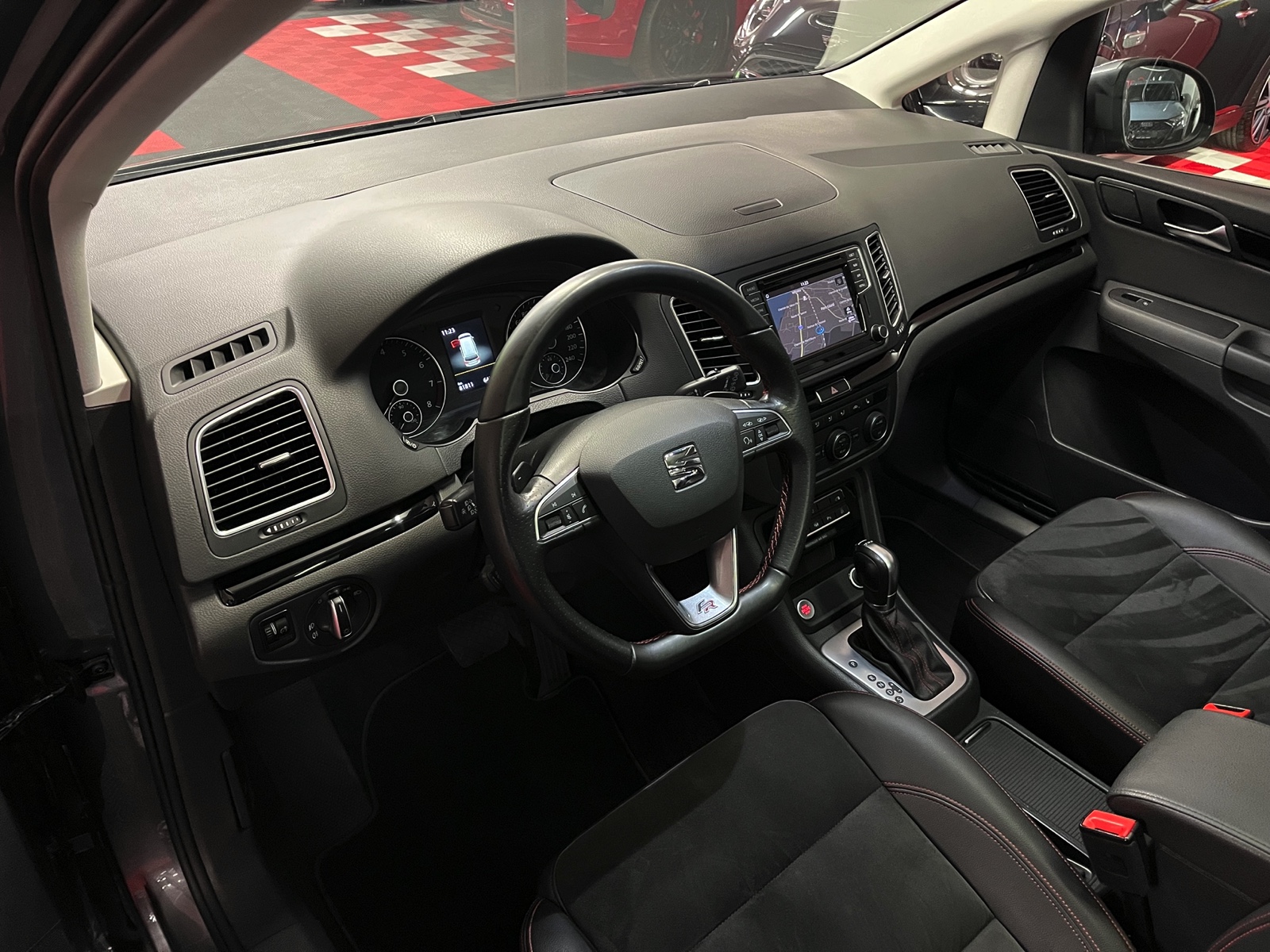 
								SEAT Alhambra 1.4 TSI FR Line DSG en plein écran									