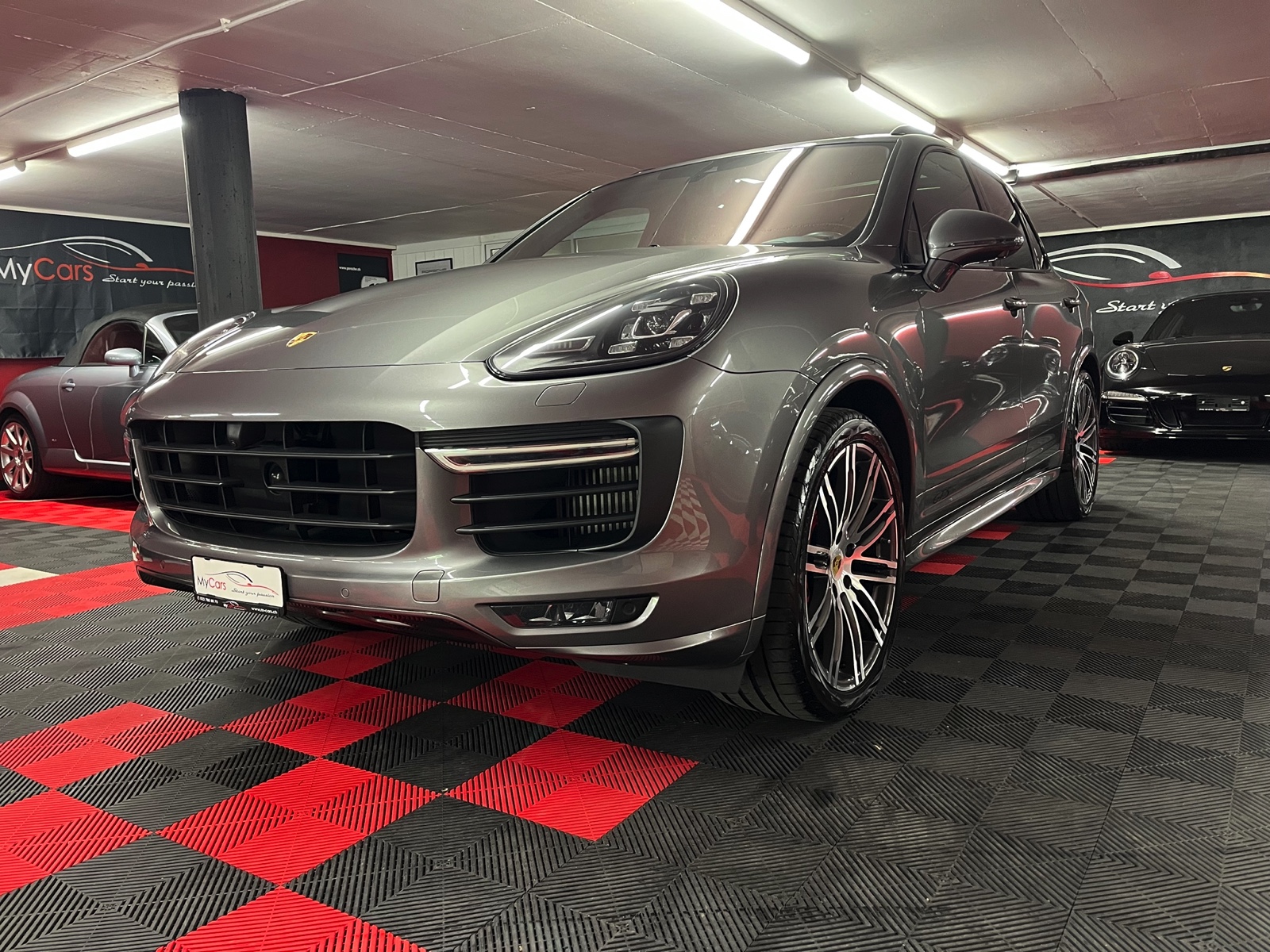 PORSCHE Cayenne GTS