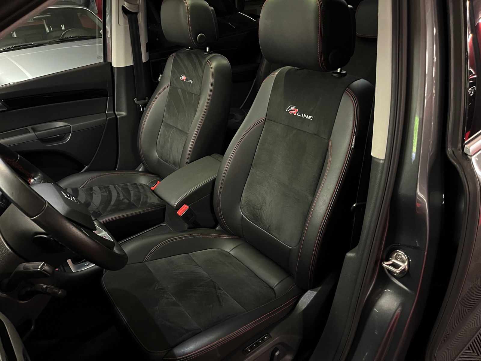 
								SEAT Alhambra 1.4 TSI FR Line DSG en plein écran									