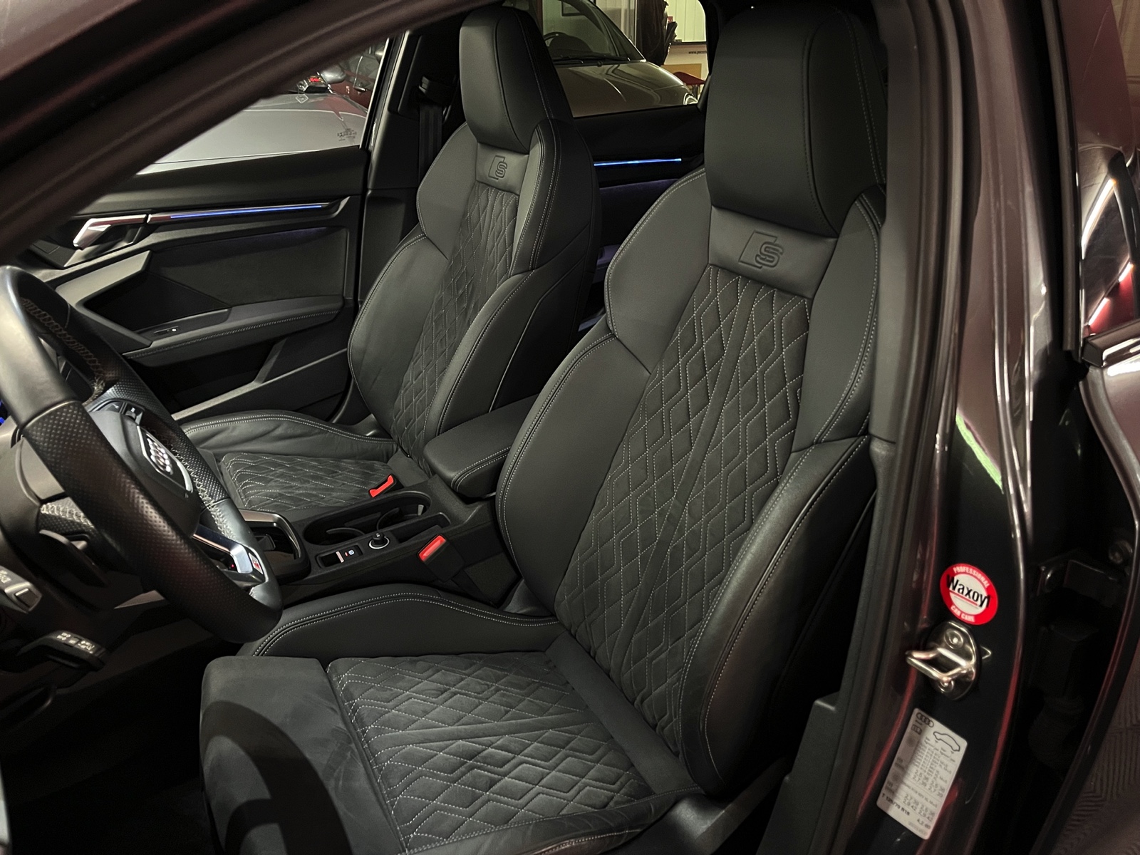 
								AUDI A3 Sportback 35 TFSI S line S-tronic en plein écran									