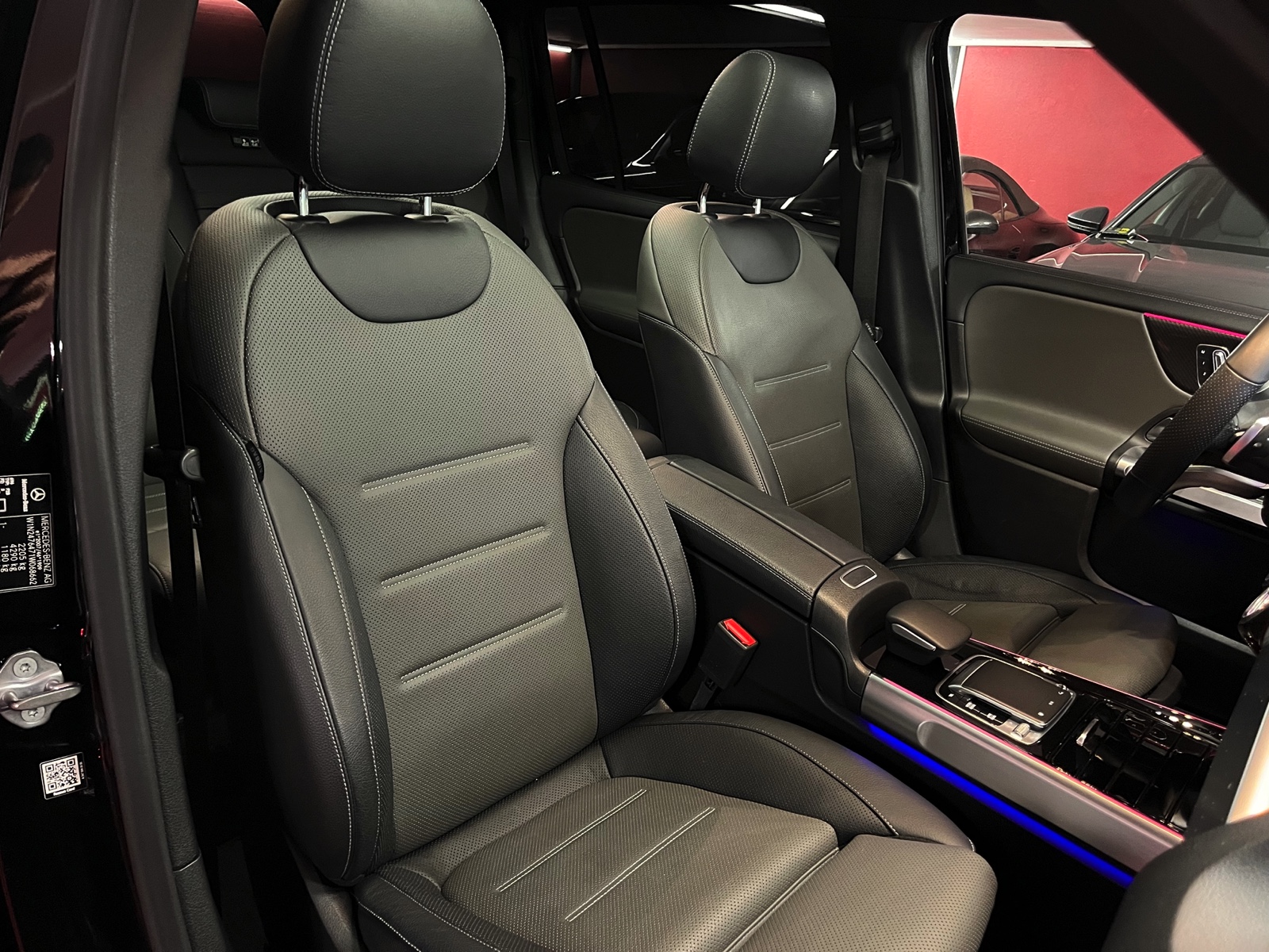 
								MERCEDES-BENZ GLB 250 4Matic AMG Line 8G-Tronic en plein écran									