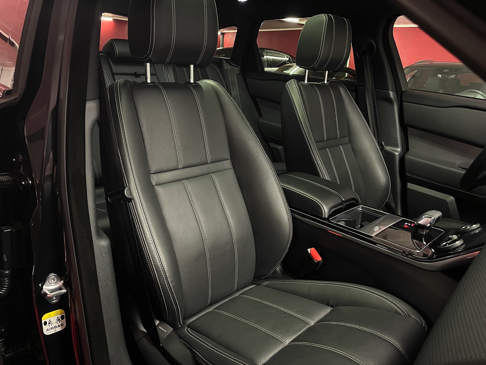 
								LAND ROVER Range Rover Velar R-Dynamic P 250 SE Automatic en plein écran									