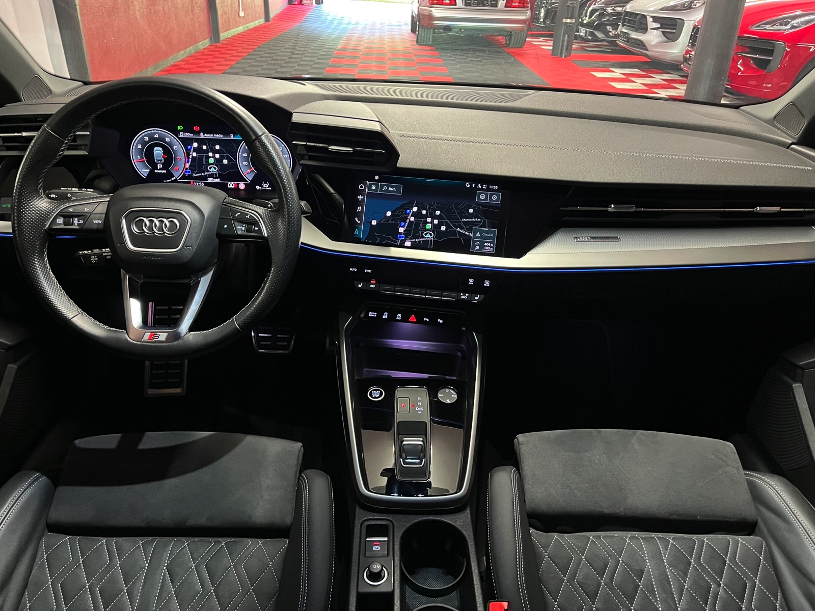 
								AUDI A3 Sportback 35 TFSI S line S-tronic en plein écran									