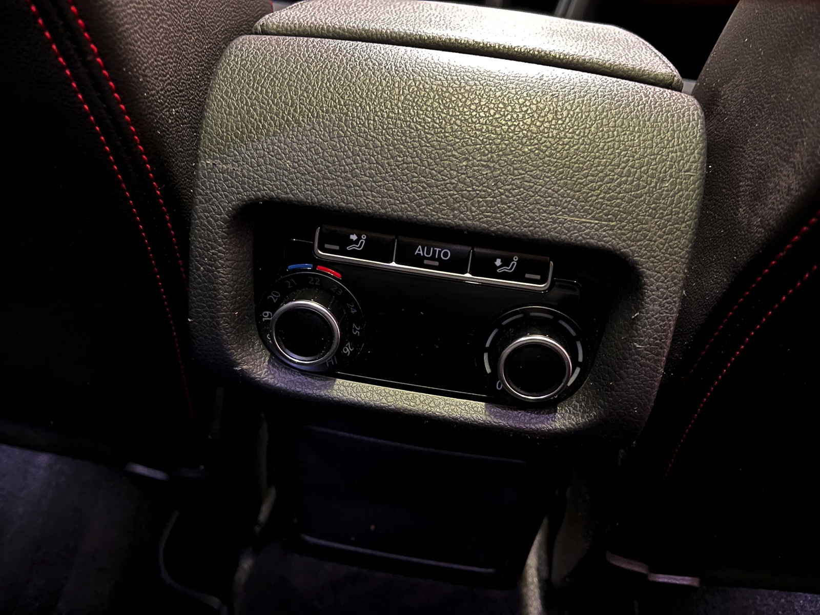 
								SEAT Alhambra 1.4 TSI FR Line DSG en plein écran									