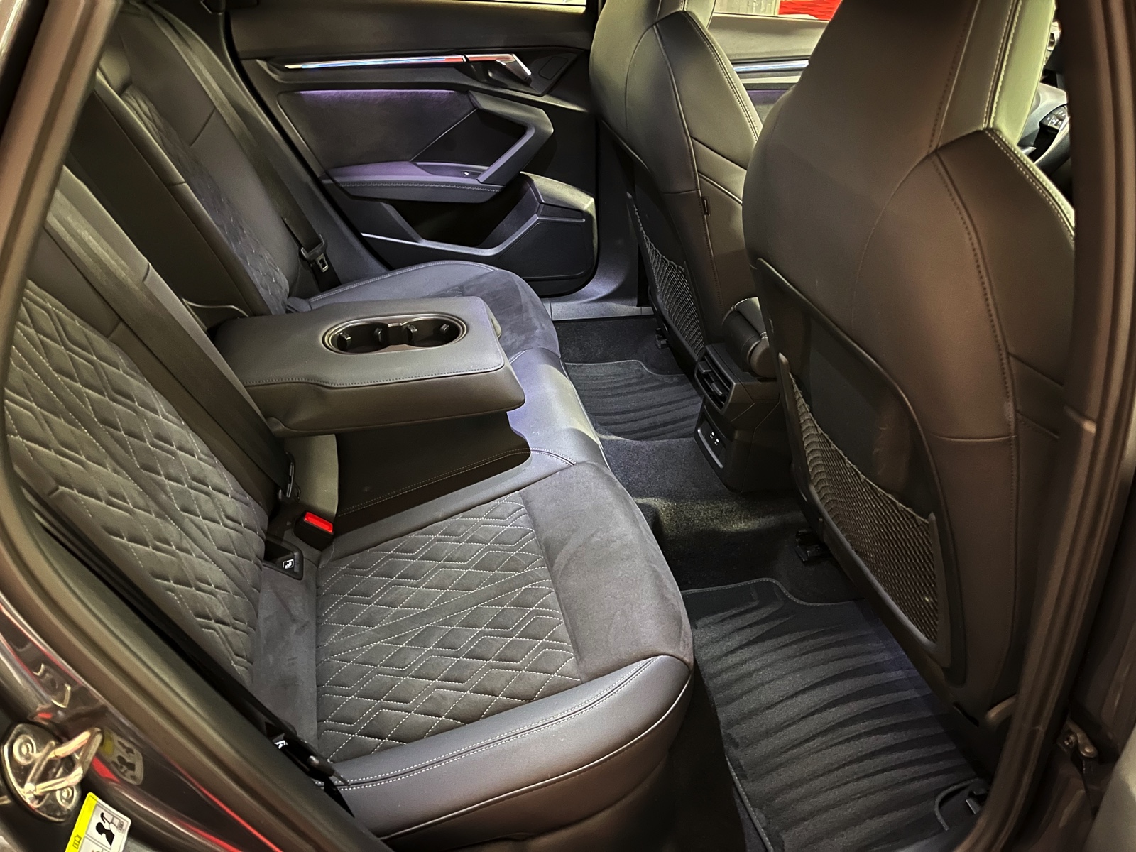 
								AUDI A3 Sportback 35 TFSI S line S-tronic en plein écran									