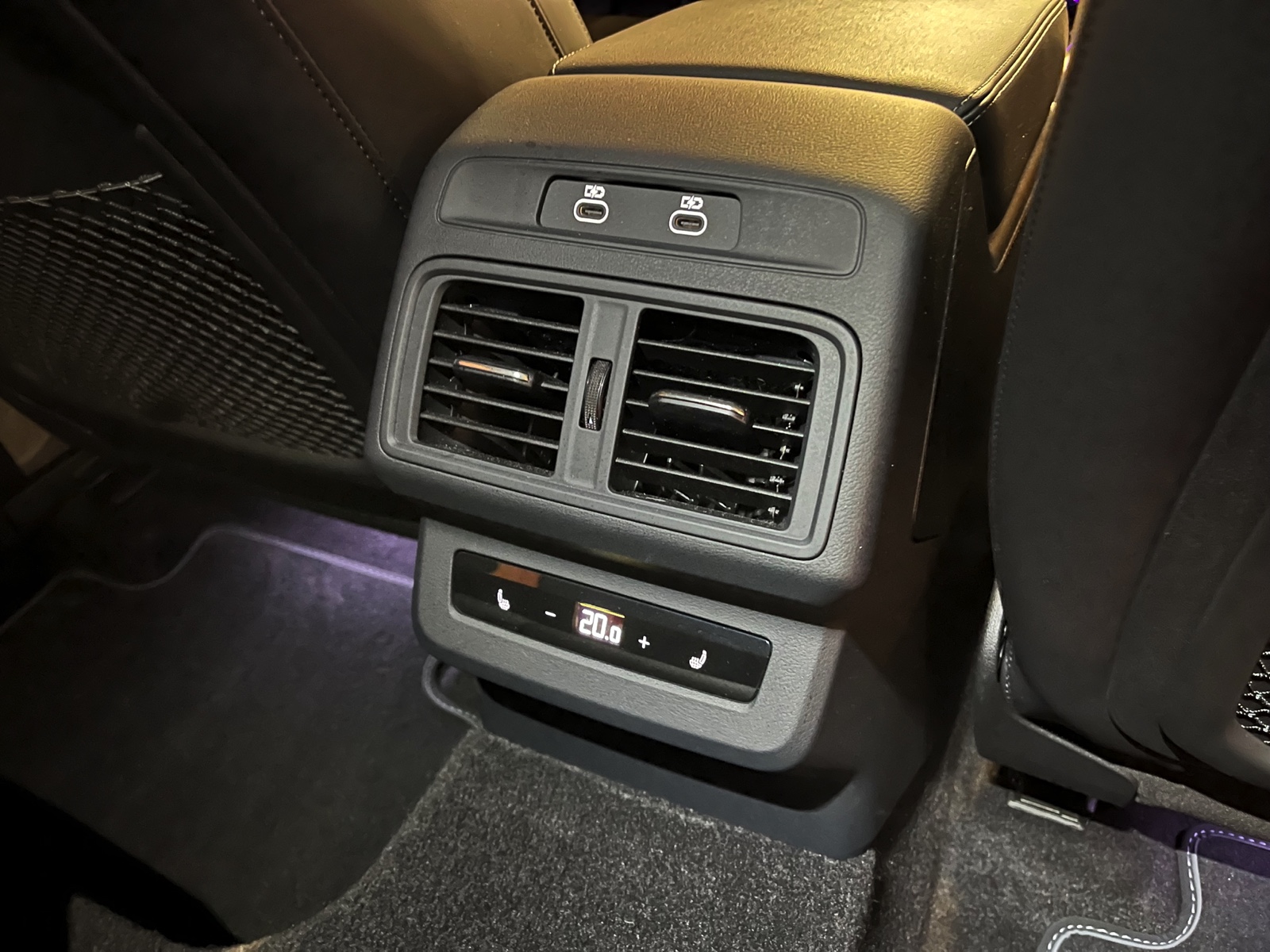 
								AUDI SQ5 TFSI quattro S-tronic en plein écran									