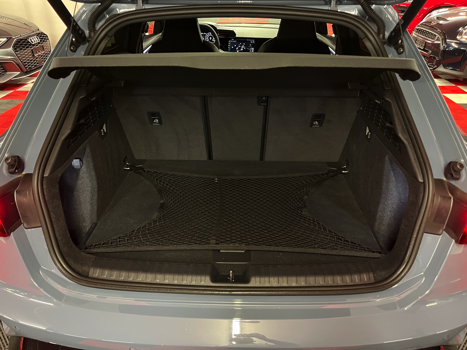 
								AUDI RS3 Sportback 2.5 TSI quattro S-tronic en plein écran									