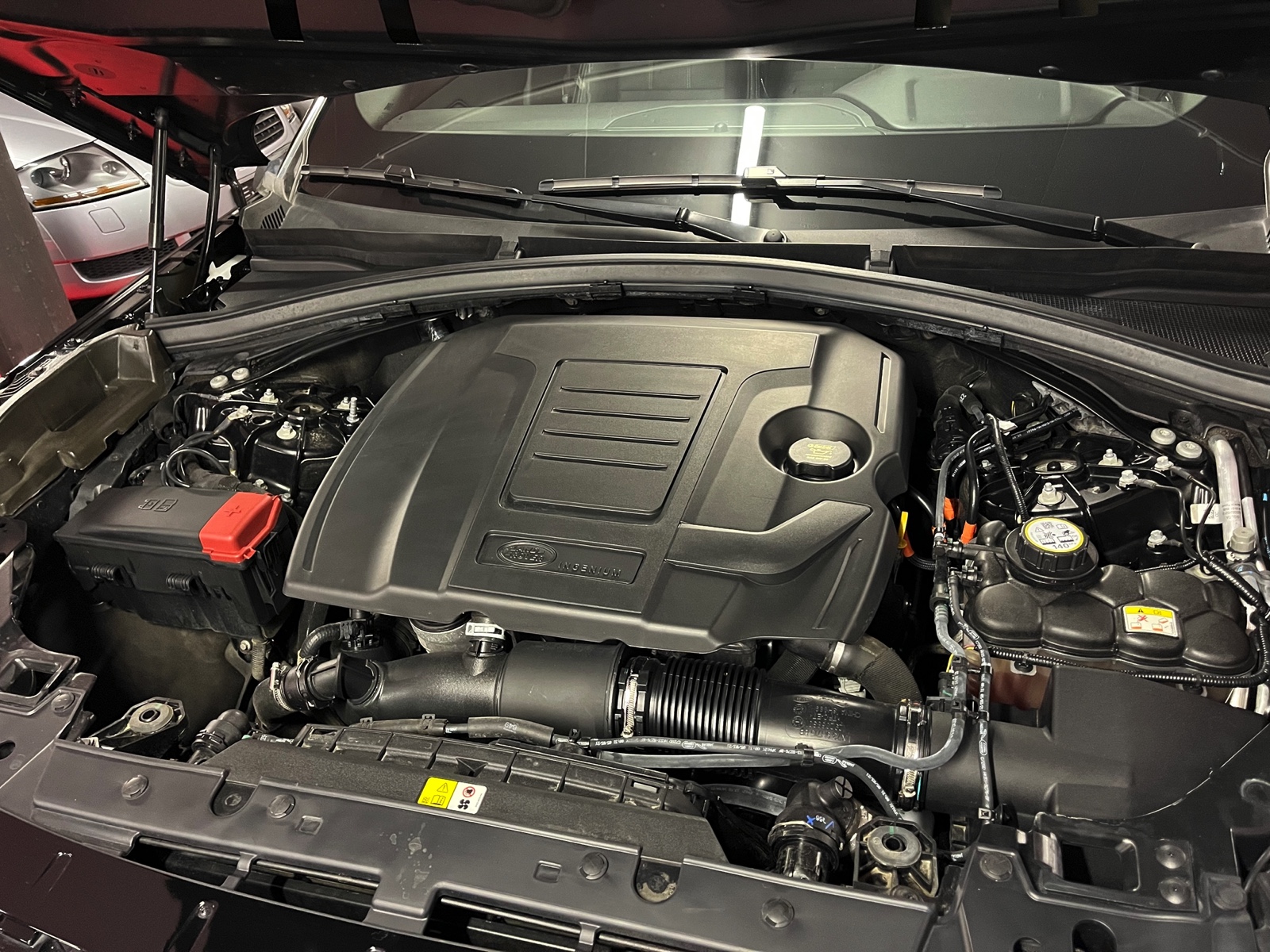 
								LAND ROVER Range Rover Velar R-Dynamic P 250 SE Automatic en plein écran									