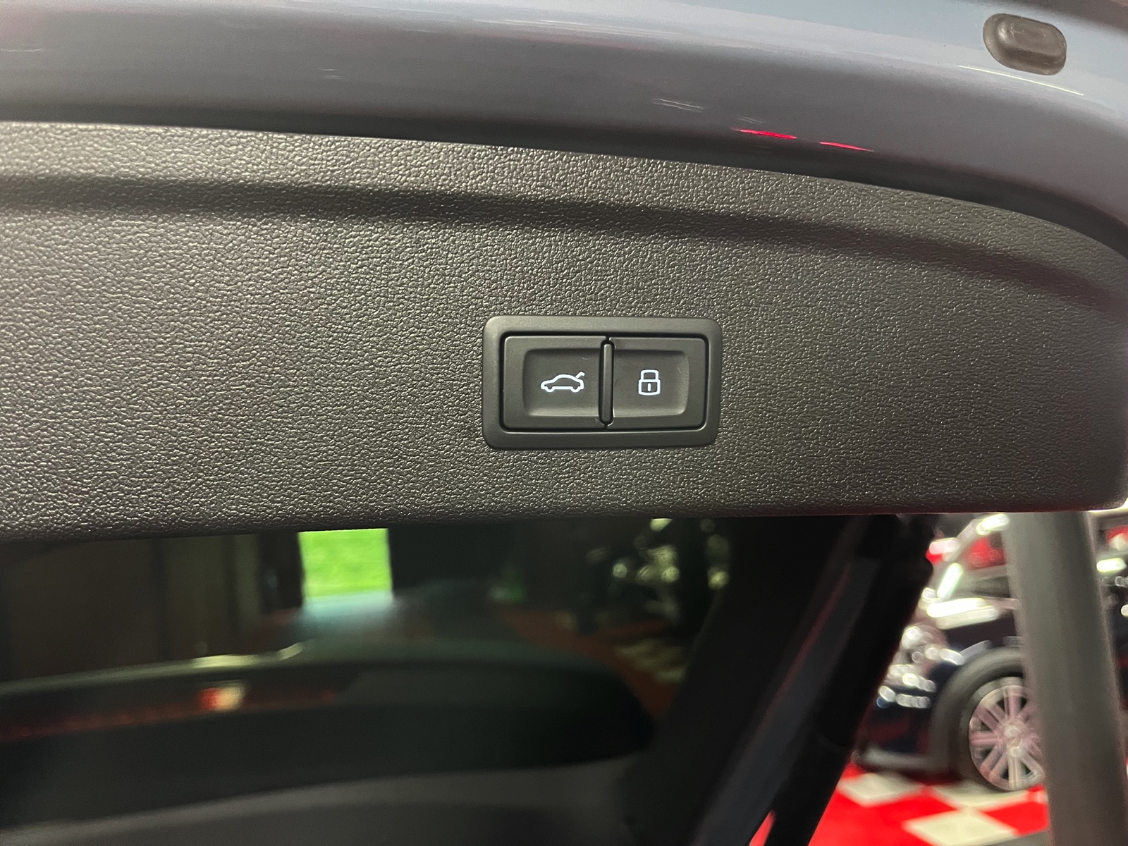 
								AUDI RS3 Sportback 2.5 TSI quattro S-tronic en plein écran									